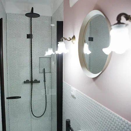 Codelli Deluxe Centre *