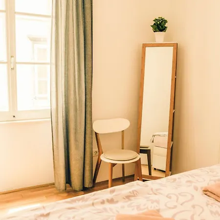 Codelli Deluxe Centre *