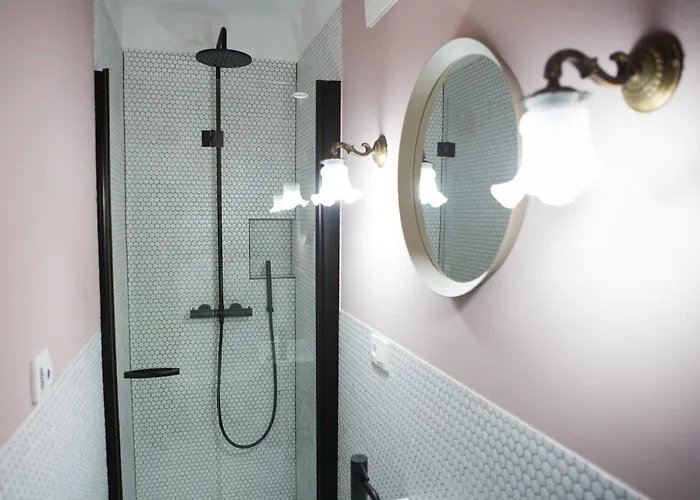 Codelli Deluxe Centre *