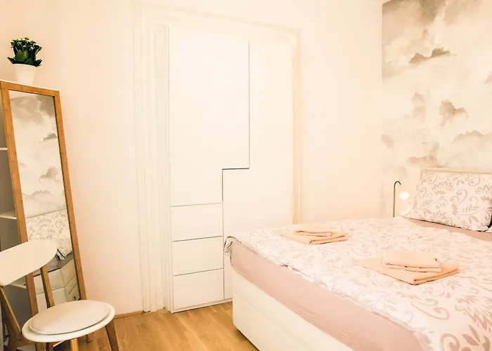 Codelli Deluxe Centre *