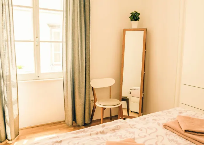 Codelli Deluxe Centre *